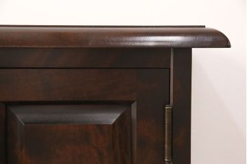 中古　北海道民芸家具　クラシカルな雰囲気が魅力!落ち着きのある空間づくりにおすすめのサイドボード(サイドキャビネット、リビングボード、収納棚)(R-051285)