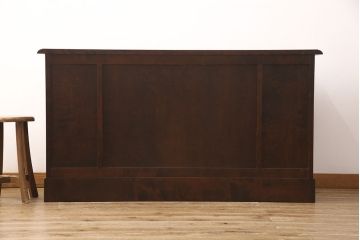 中古　北海道民芸家具　クラシカルな雰囲気が魅力!落ち着きのある空間づくりにおすすめのサイドボード(サイドキャビネット、リビングボード、収納棚)(R-051285)