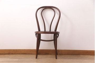 中古　美品　IDC大塚家具取扱い　秋田木工 お洒落な空間づくりに活躍するベントウッドチェア(バルーンバック、ダイニングチェア、イス)(R-051287)
