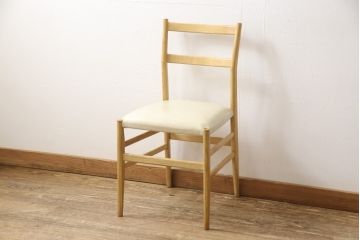 中古　Cassina(カッシーナ)　GIO PONTI(ジオ・ポンティ)　646　本革　アッシュ材　ナチュラルテイストの空間づくりにおすすめのアームレスチェア(椅子、ダイニングチェア)(R-051288)