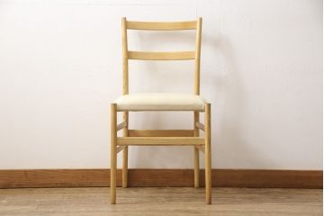 中古　Cassina(カッシーナ)　GIO PONTI(ジオ・ポンティ)　646　本革　アッシュ材　ナチュラルテイストの空間づくりにおすすめのアームレスチェア(椅子、ダイニングチェア)(R-051288)