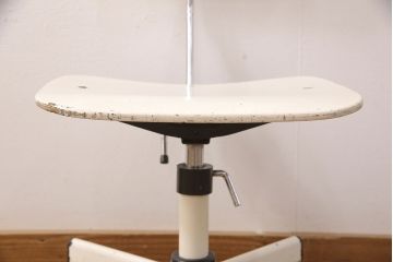 ヴィンテージ家具　ジャパンビンテージ　チトセ(Chitose)　ホワイトのペイントがスタイリッシュな雰囲気を醸しだすデスクチェア(回転チェア、板座チェア)(R-051289)