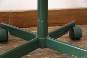 ヴィンテージ家具　デンマークビンテージ　メンズライクな空間づくりにおすすめ!グリーンカラーが魅力のデスクチェア2脚セット(回転チェア、板座チェア)(R-051290)