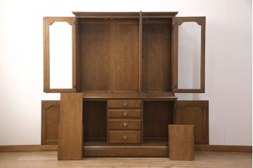 中古　超美品　横浜ダニエル(daniel)　ナラ材仕立てが珍しい特注品の食器棚(キャビネット、収納棚、ブックケース、本箱、飾り棚)(定価約100万円)(R-051291)