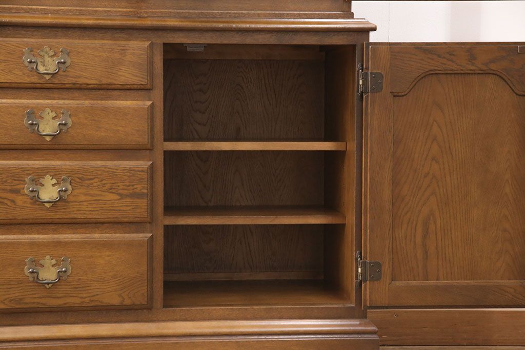 中古　超美品　横浜ダニエル(daniel)　ナラ材仕立てが珍しい特注品の食器棚(キャビネット、収納棚、ブックケース、本箱、飾り棚)(定価約100万円)(R-051291)