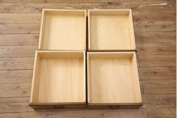 中古　超美品　横浜ダニエル(daniel)　ナラ材仕立てが珍しい特注品の食器棚(キャビネット、収納棚、ブックケース、本箱、飾り棚)(定価約100万円)(R-051291)