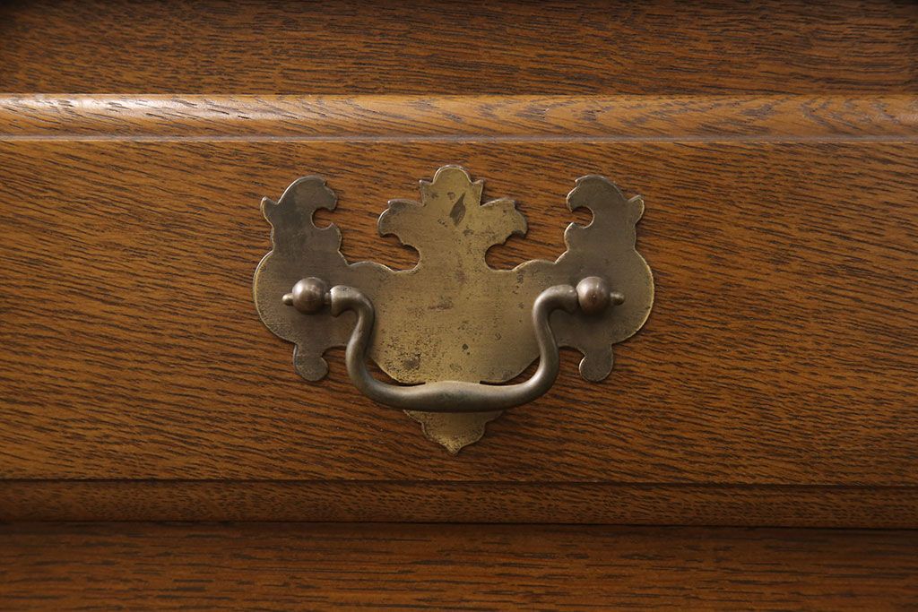 中古　超美品　横浜ダニエル(daniel)　ナラ材仕立てが珍しい特注品の食器棚(キャビネット、収納棚、ブックケース、本箱、飾り棚)(定価約100万円)(R-051291)