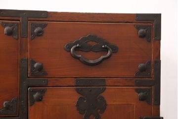 アンティーク家具　大正昭和初期　前面ケヤキ材　桜丸金具が上品な雰囲気を醸しだす米沢箪笥(重ね箪笥、衣装箪笥、引き出し、収納箪笥)(R-051300)