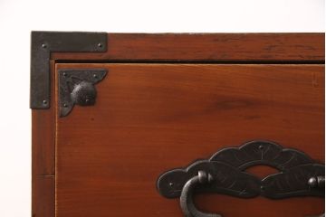アンティーク家具　大正昭和初期　前面ケヤキ材　桜丸金具が上品な雰囲気を醸しだす米沢箪笥(重ね箪笥、衣装箪笥、引き出し、収納箪笥)(R-051300)