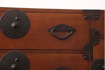 アンティーク家具　大正昭和初期　前面ケヤキ材　桜丸金具が上品な雰囲気を醸しだす米沢箪笥(重ね箪笥、衣装箪笥、引き出し、収納箪笥)(R-051300)