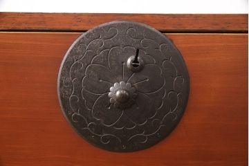 アンティーク家具　大正昭和初期　前面ケヤキ材　桜丸金具が上品な雰囲気を醸しだす米沢箪笥(重ね箪笥、衣装箪笥、引き出し、収納箪笥)(R-051300)