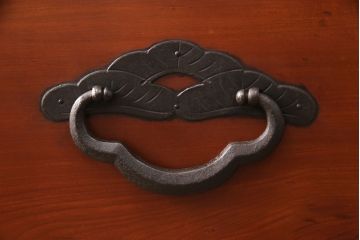 アンティーク家具　大正昭和初期　前面ケヤキ材　桜丸金具が上品な雰囲気を醸しだす米沢箪笥(重ね箪笥、衣装箪笥、引き出し、収納箪笥)(R-051300)
