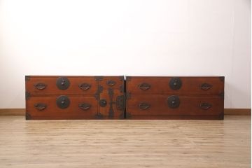アンティーク家具　大正昭和初期　前面ケヤキ材　桜丸金具が上品な雰囲気を醸しだす米沢箪笥(重ね箪笥、衣装箪笥、引き出し、収納箪笥)(R-051300)