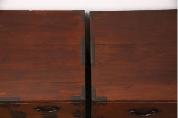 アンティーク家具　大正昭和初期　前面ケヤキ材　桜丸金具が上品な雰囲気を醸しだす米沢箪笥(重ね箪笥、衣装箪笥、引き出し、収納箪笥)(R-051300)
