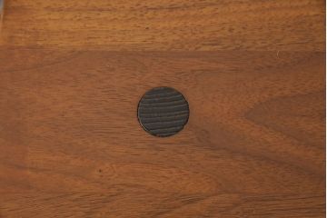 中古　美品　ドリームベッド　スタイリッシュなデザインが魅力的なサイドテーブル(ナイトテーブル)(R-051304)