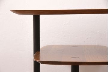中古　美品　ドリームベッド　スタイリッシュなデザインが魅力的なサイドテーブル(ナイトテーブル)(R-051304)