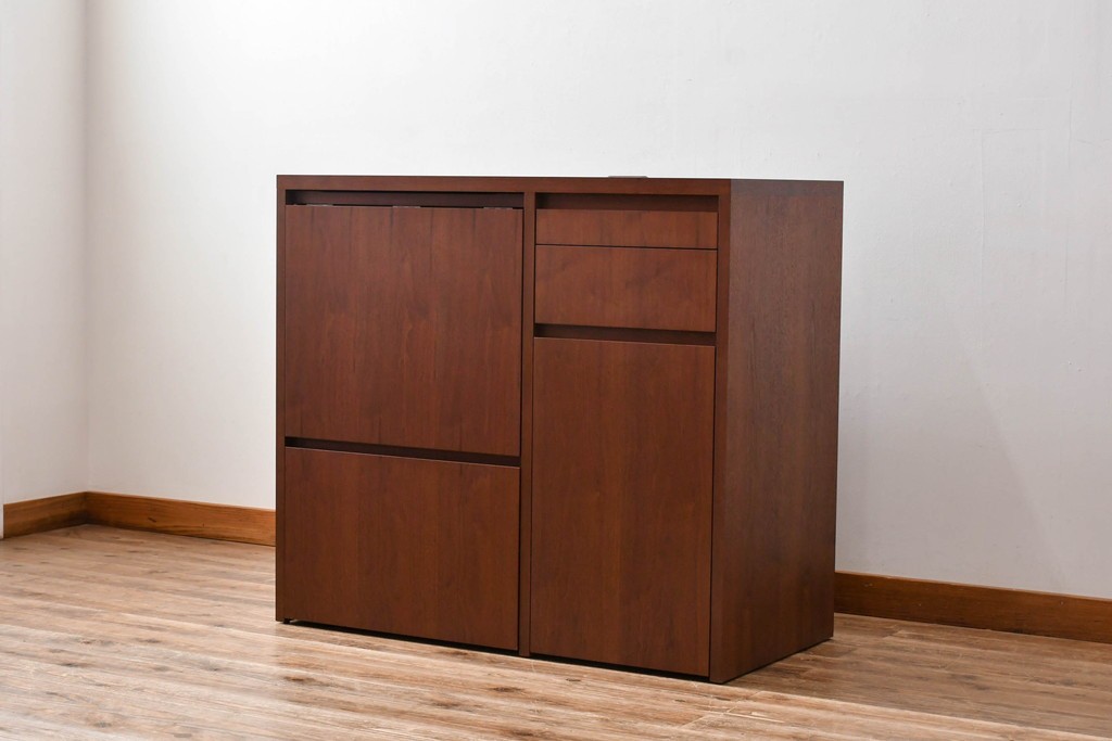 中古　美品　リアルスタイル製(Real Style)　ウォールナット材　シンプルで取り入れやすいキッチンカウンターボード(収納棚、戸棚)(R-051306)