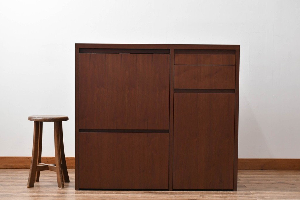 中古　美品　リアルスタイル製(Real Style)　ウォールナット材　シンプルで取り入れやすいキッチンカウンターボード(収納棚、戸棚)(R-051306)