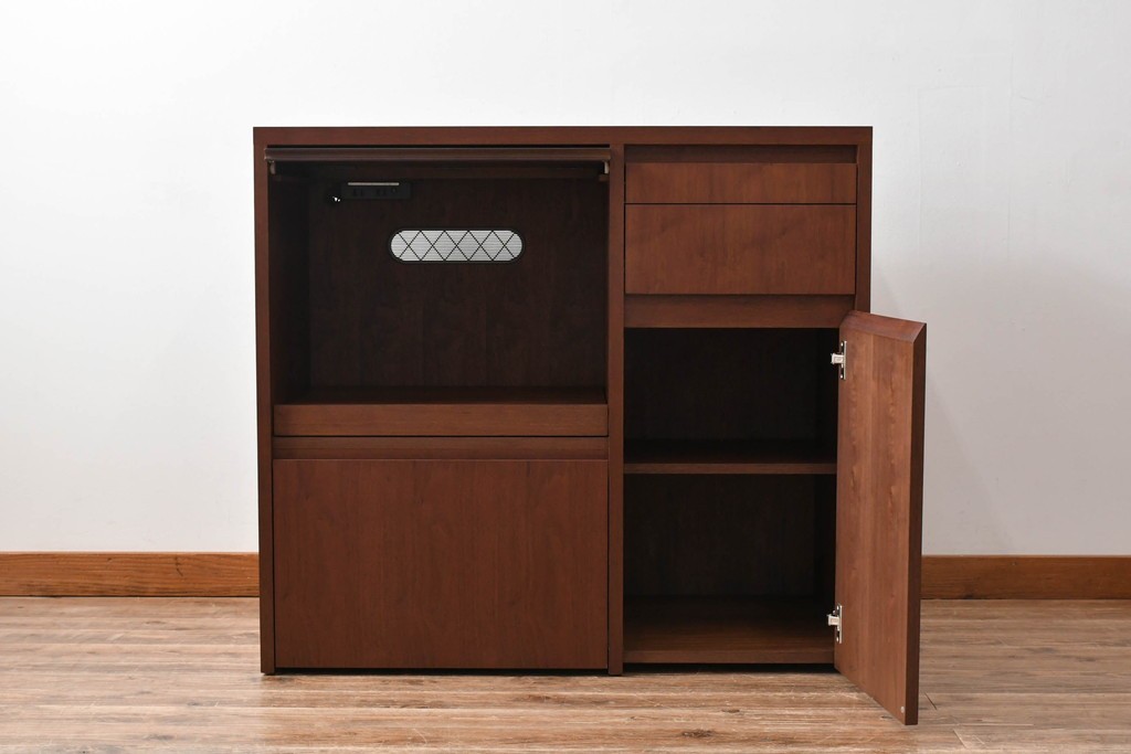 中古　美品　リアルスタイル製(Real Style)　ウォールナット材　シンプルで取り入れやすいキッチンカウンターボード(収納棚、戸棚)(R-051306)