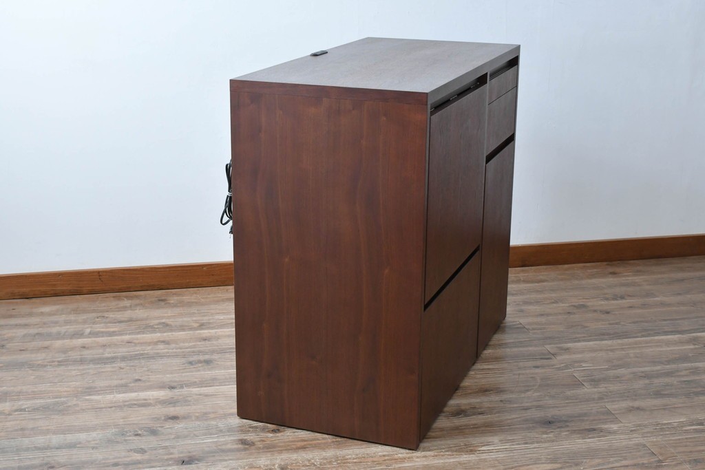 中古　美品　リアルスタイル製(Real Style)　ウォールナット材　シンプルで取り入れやすいキッチンカウンターボード(収納棚、戸棚)(R-051306)