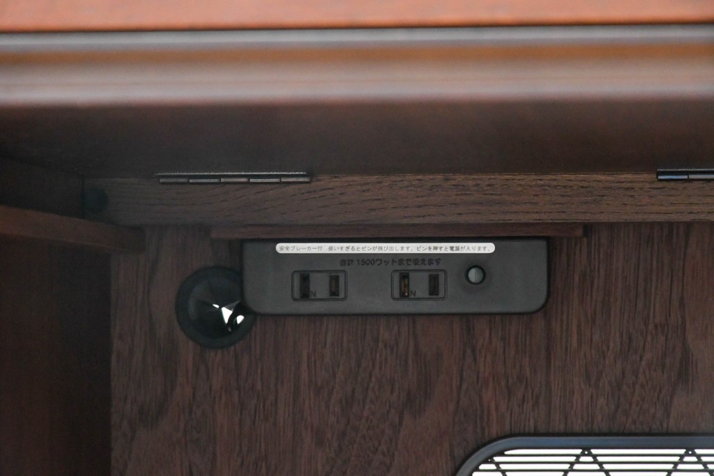 中古　美品　リアルスタイル製(Real Style)　ウォールナット材　シンプルで取り入れやすいキッチンカウンターボード(収納棚、戸棚)(R-051306)