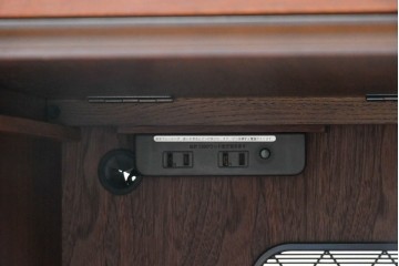 中古　美品　リアルスタイル製(Real Style)　ウォールナット材　シンプルで取り入れやすいキッチンカウンターボード(収納棚、戸棚)(R-051306)