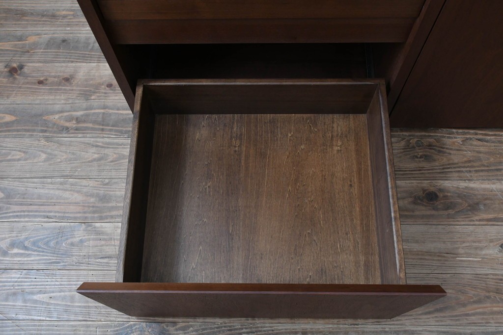 中古　美品　リアルスタイル製(Real Style)　ウォールナット材　シンプルで取り入れやすいキッチンカウンターボード(収納棚、戸棚)(R-051306)