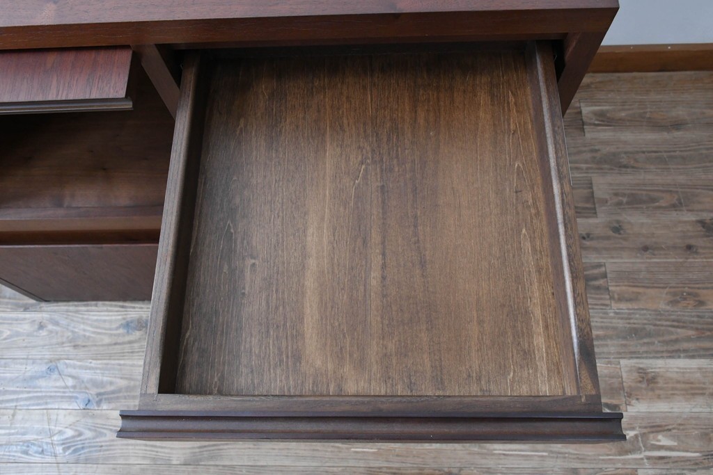 中古　美品　リアルスタイル製(Real Style)　ウォールナット材　シンプルで取り入れやすいキッチンカウンターボード(収納棚、戸棚)(R-051306)