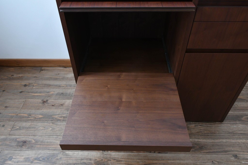 中古　美品　リアルスタイル製(Real Style)　ウォールナット材　シンプルで取り入れやすいキッチンカウンターボード(収納棚、戸棚)(R-051306)