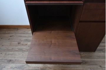 中古　美品　リアルスタイル製(Real Style)　ウォールナット材　シンプルで取り入れやすいキッチンカウンターボード(収納棚、戸棚)(R-051306)