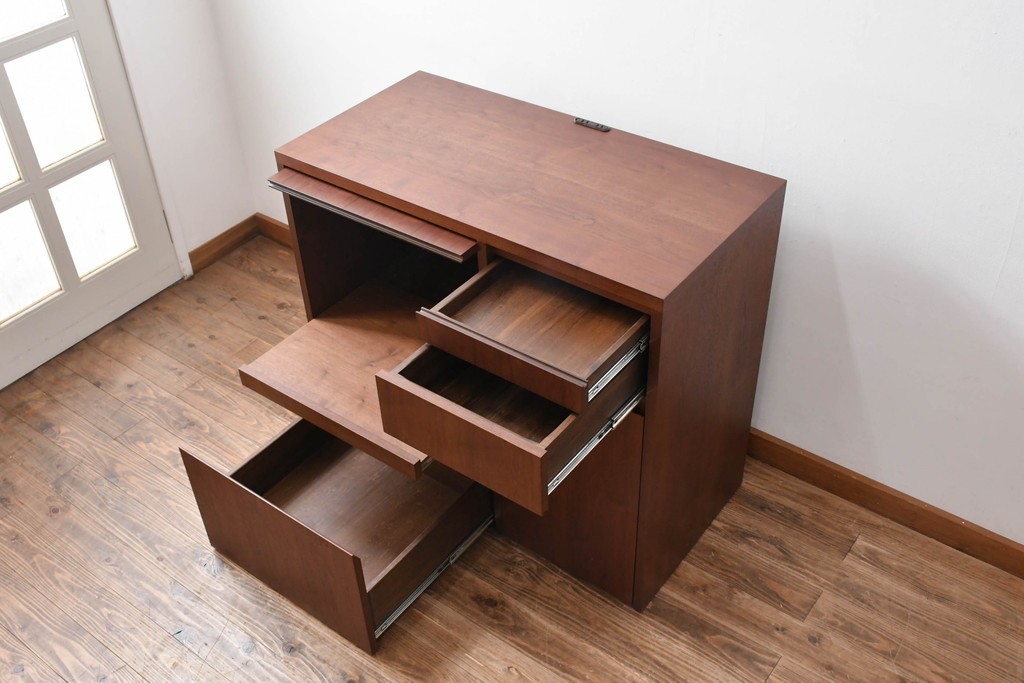 中古　美品　リアルスタイル製(Real Style)　ウォールナット材　シンプルで取り入れやすいキッチンカウンターボード(収納棚、戸棚)(R-051306)