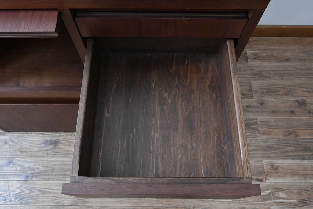 中古　美品　リアルスタイル製(Real Style)　ウォールナット材　シンプルで取り入れやすいキッチンカウンターボード(収納棚、戸棚)(R-051306)