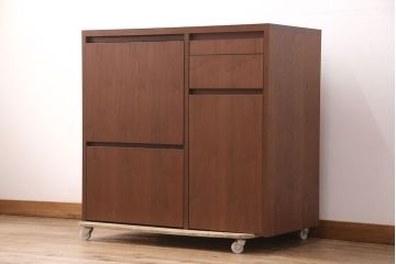 中古　美品　リアルスタイル製(Real Style)　ウォールナット材　シンプルで取り入れやすいキッチンカウンターボード(収納棚、戸棚)(R-051306)