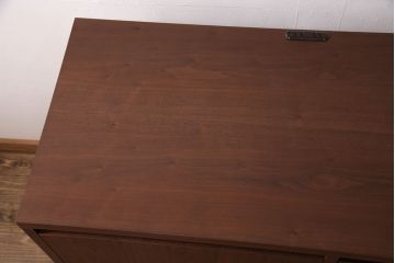 中古　美品　リアルスタイル製(Real Style)　ウォールナット材　シンプルで取り入れやすいキッチンカウンターボード(収納棚、戸棚)(R-051306)