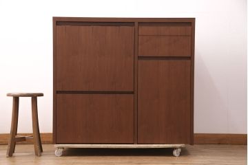 中古　美品　リアルスタイル製(Real Style)　ウォールナット材　シンプルで取り入れやすいキッチンカウンターボード(収納棚、戸棚)(R-051306)