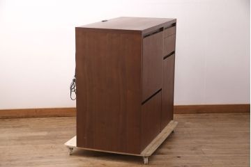 中古　美品　リアルスタイル製(Real Style)　ウォールナット材　シンプルで取り入れやすいキッチンカウンターボード(収納棚、戸棚)(R-051306)