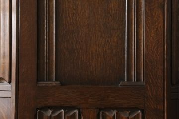 イギリスアンティーク　オーク材　脚の付いたデザインが魅力を高めるヘキサゴンワードローブ(洋服タンス、衣装箪笥)(R-051308)