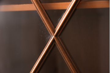 イギリスアンティーク　マホガニー材　高級感のある佇まいが魅力のレザートップのビューローブックケース(本箱、キャビネット、ワークデスク、在宅ワーク、在宅用)(R-051309)