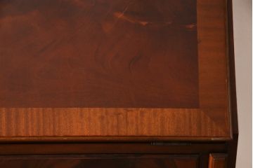 イギリスアンティーク　マホガニー材　高級感のある佇まいが魅力のレザートップのビューローブックケース(本箱、キャビネット、ワークデスク、在宅ワーク、在宅用)(R-051309)
