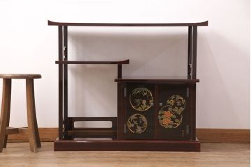 中古　美品　伝統工芸家具　寿斎作　漆塗りと金彩色絵花図がエレガントな雰囲気を演出する茶棚(飾り棚、収納棚)(輪島塗り)(R-051310)