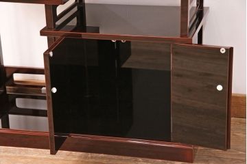 中古　美品　伝統工芸家具　寿斎作　漆塗りと金彩色絵花図がエレガントな雰囲気を演出する茶棚(飾り棚、収納棚)(輪島塗り)(R-051310)