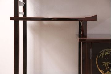 中古　美品　伝統工芸家具　寿斎作　漆塗りと金彩色絵花図がエレガントな雰囲気を演出する茶棚(飾り棚、収納棚)(輪島塗り)(R-051310)