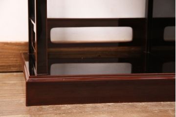 中古　美品　伝統工芸家具　寿斎作　漆塗りと金彩色絵花図がエレガントな雰囲気を演出する茶棚(飾り棚、収納棚)(輪島塗り)(R-051310)