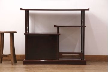 中古　美品　伝統工芸家具　寿斎作　漆塗りと金彩色絵花図がエレガントな雰囲気を演出する茶棚(飾り棚、収納棚)(輪島塗り)(R-051310)