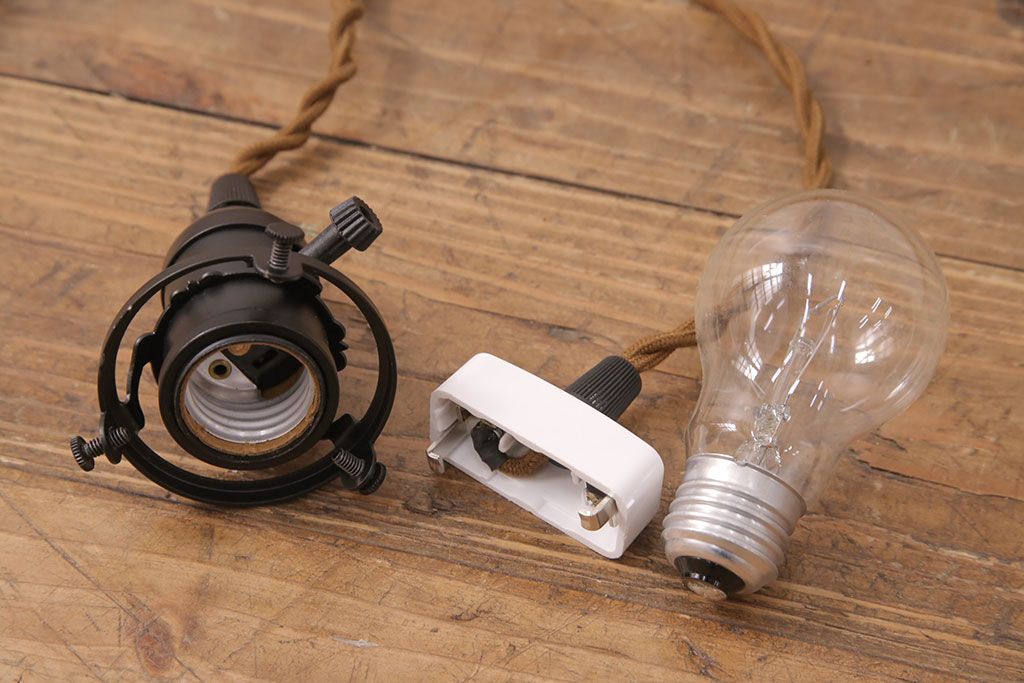 アンティーク照明　和の趣を高める木製フレームが素敵なペンダントライト(天井照明、吊り下げ照明)(R-051312)