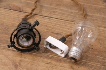 アンティーク照明　和の趣を高める木製フレームが素敵なペンダントライト(天井照明、吊り下げ照明)(R-051312)