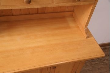 中古　北海道・銭函工房　パイン材の温かい雰囲気が魅力的なカップボード(食器棚、キャビネット、オープンラック、収納棚)(定価約30万円)(R-051329)