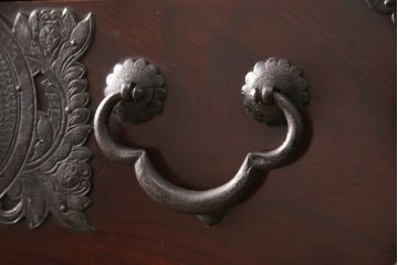 和製アンティーク　前面ケヤキ　上手物!立派な金具が威厳を放つ仙台箪笥(仙台姫箪笥、整理箪笥、衣装箪笥)(R-051332)