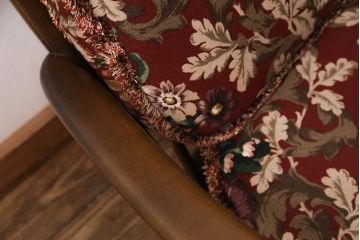中古　美品　ERCOL(アーコール)　優雅でクラシカルな雰囲気を高める3人掛けソファ(アームソファ、3Pソファ、三人掛け)(R-051333)
