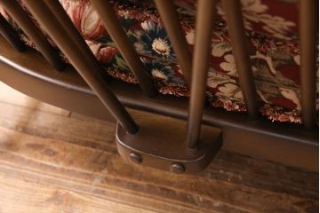 中古　美品　ERCOL(アーコール)　優雅でクラシカルな雰囲気を高める3人掛けソファ(アームソファ、3Pソファ、三人掛け)(R-051333)